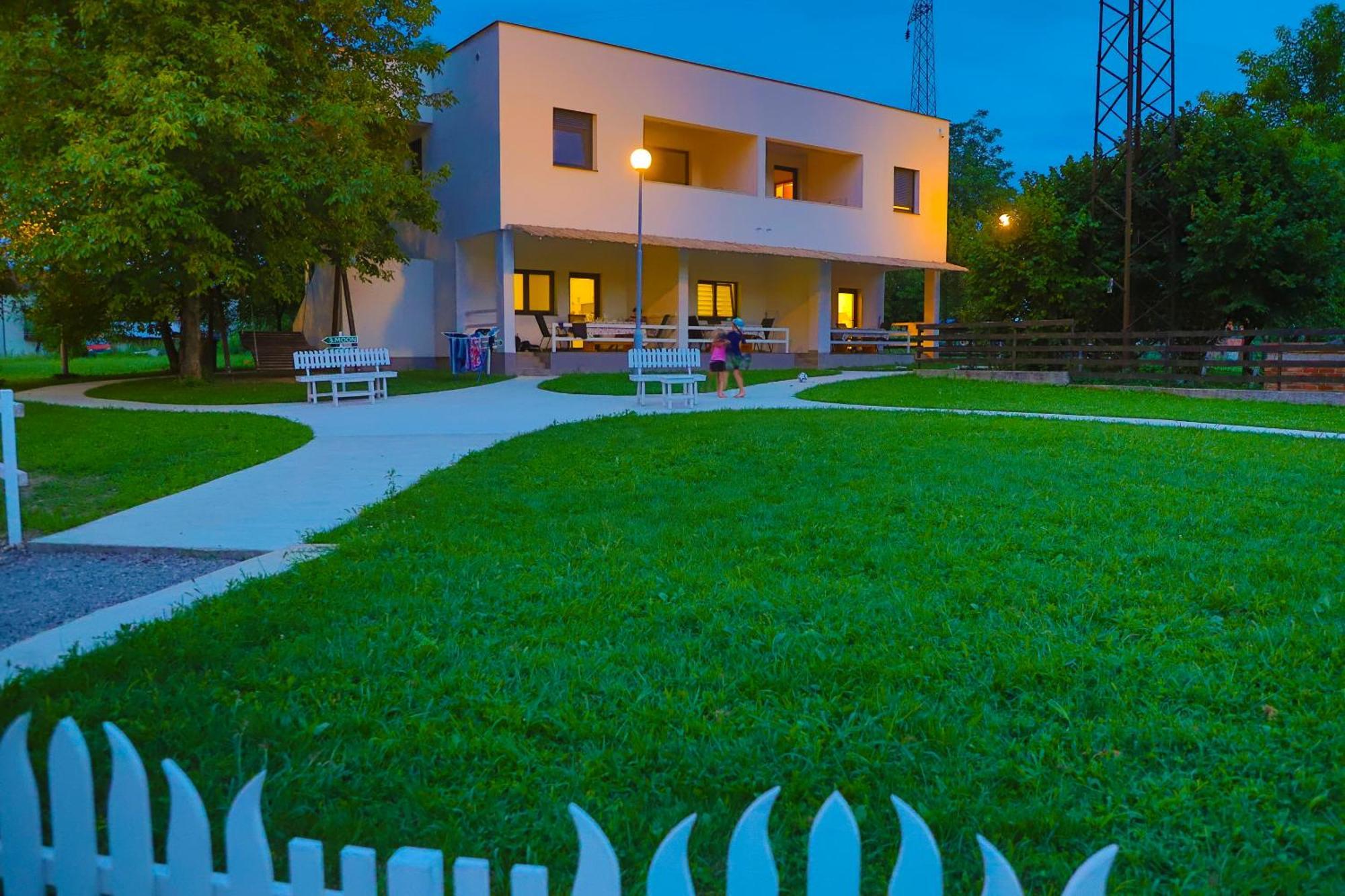 Holiday Homes Pozitiva Bihać Exterior foto