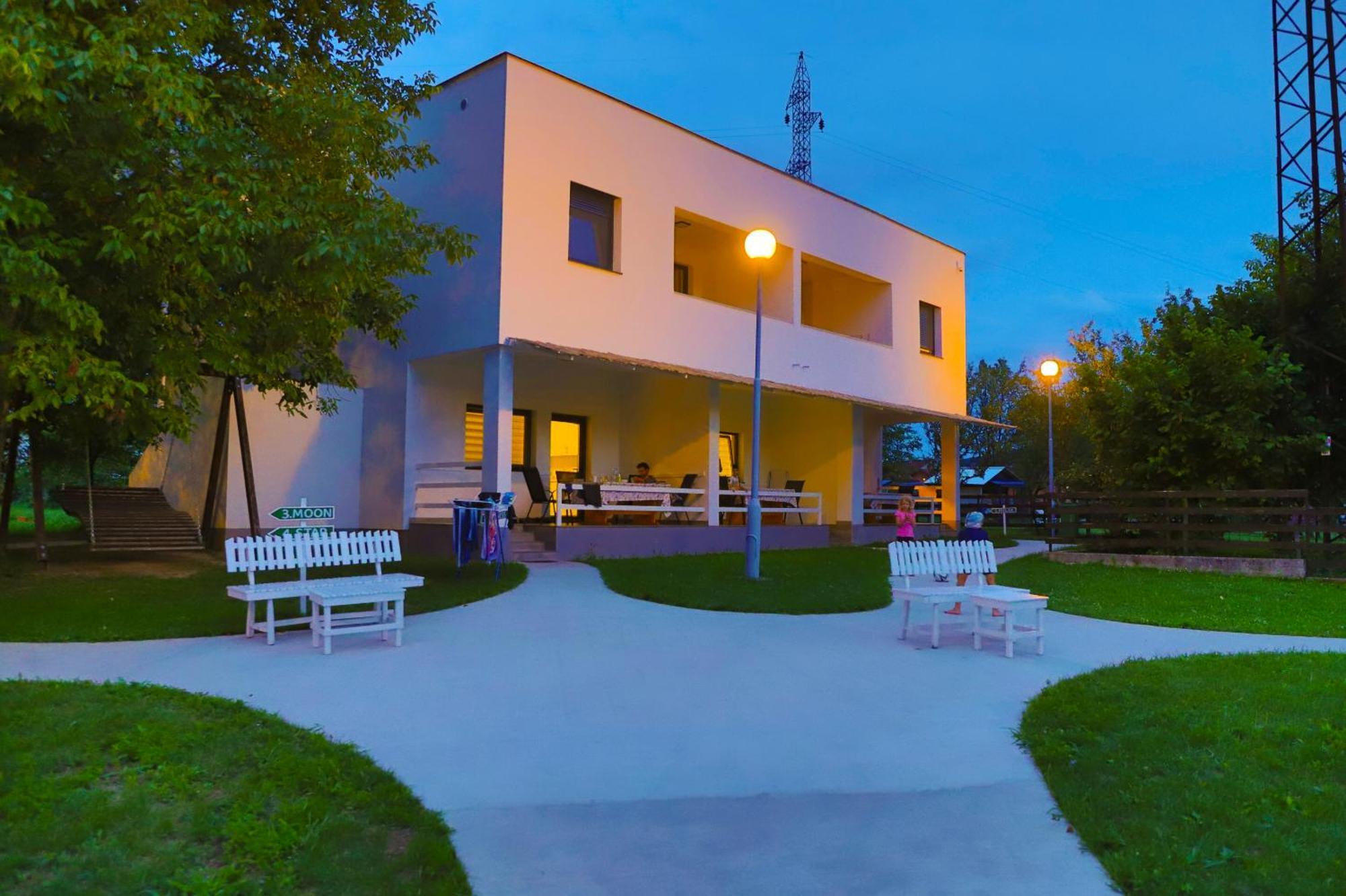Holiday Homes Pozitiva Bihać Exterior foto